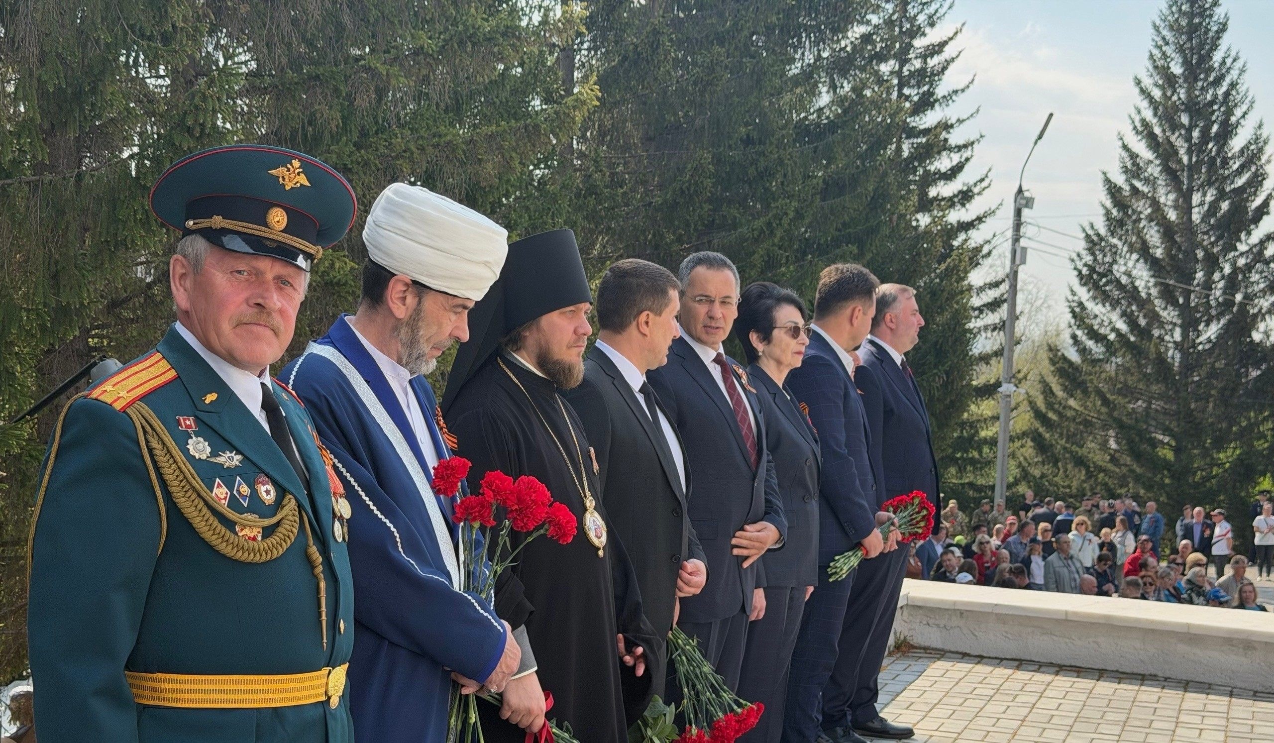 МИТИНГ У МЕМОРИАЛА ПОБЕДЫ
